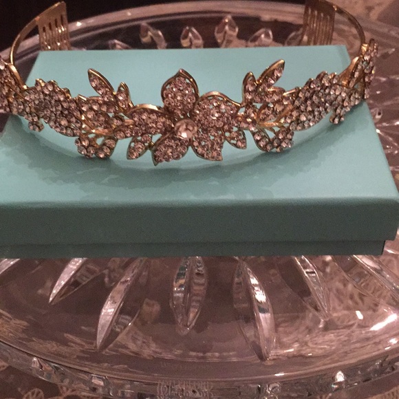 Tiara - Picture 1 of 2